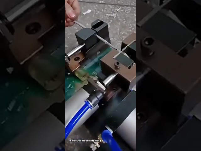 Vertical Multi-Core Wire Peeling and Stripping Machine | Pneumatic Automation